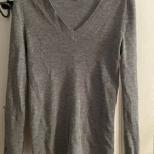 Banana Republic Women's Heather Gray V-Neck Sweater